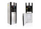 El dispensador libre del agua derecha de 3 golpecitos, suela el dispensador del agua derecha con el refrigerador